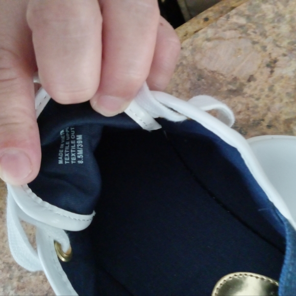 Shoes - Picture 4 of 5